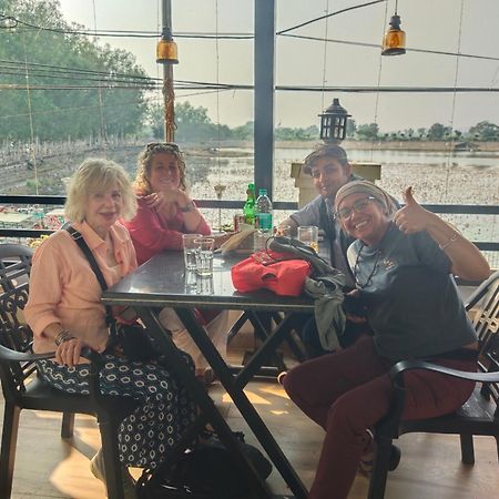 Khajuraho Glory Homestay Esterno foto