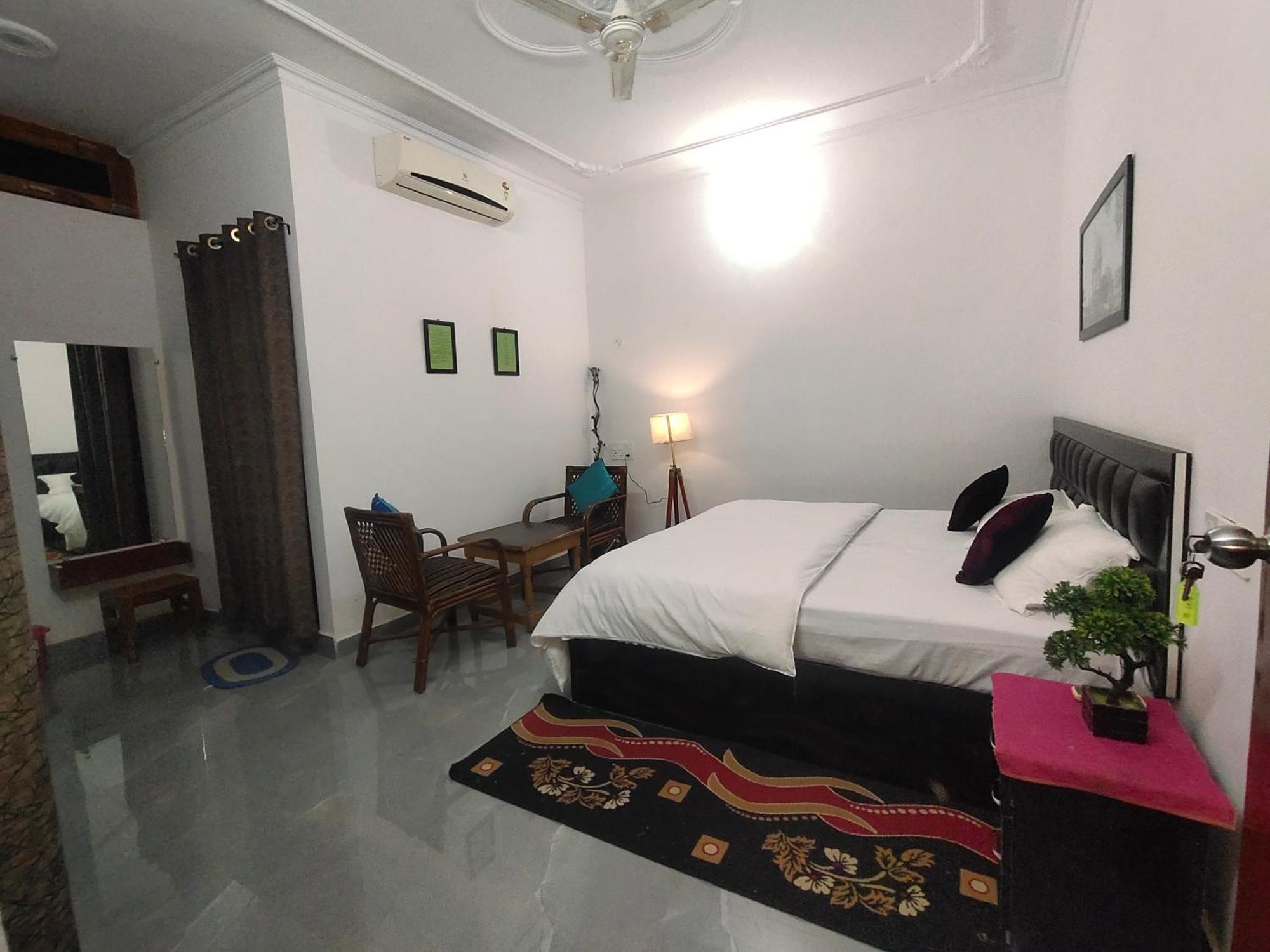 Khajuraho Glory Homestay Esterno foto