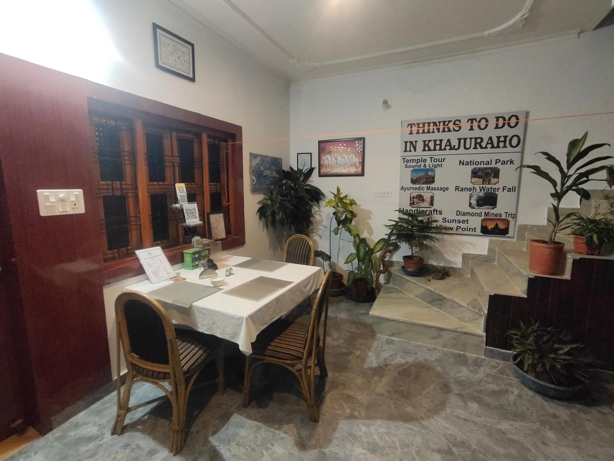 Khajuraho Glory Homestay Esterno foto