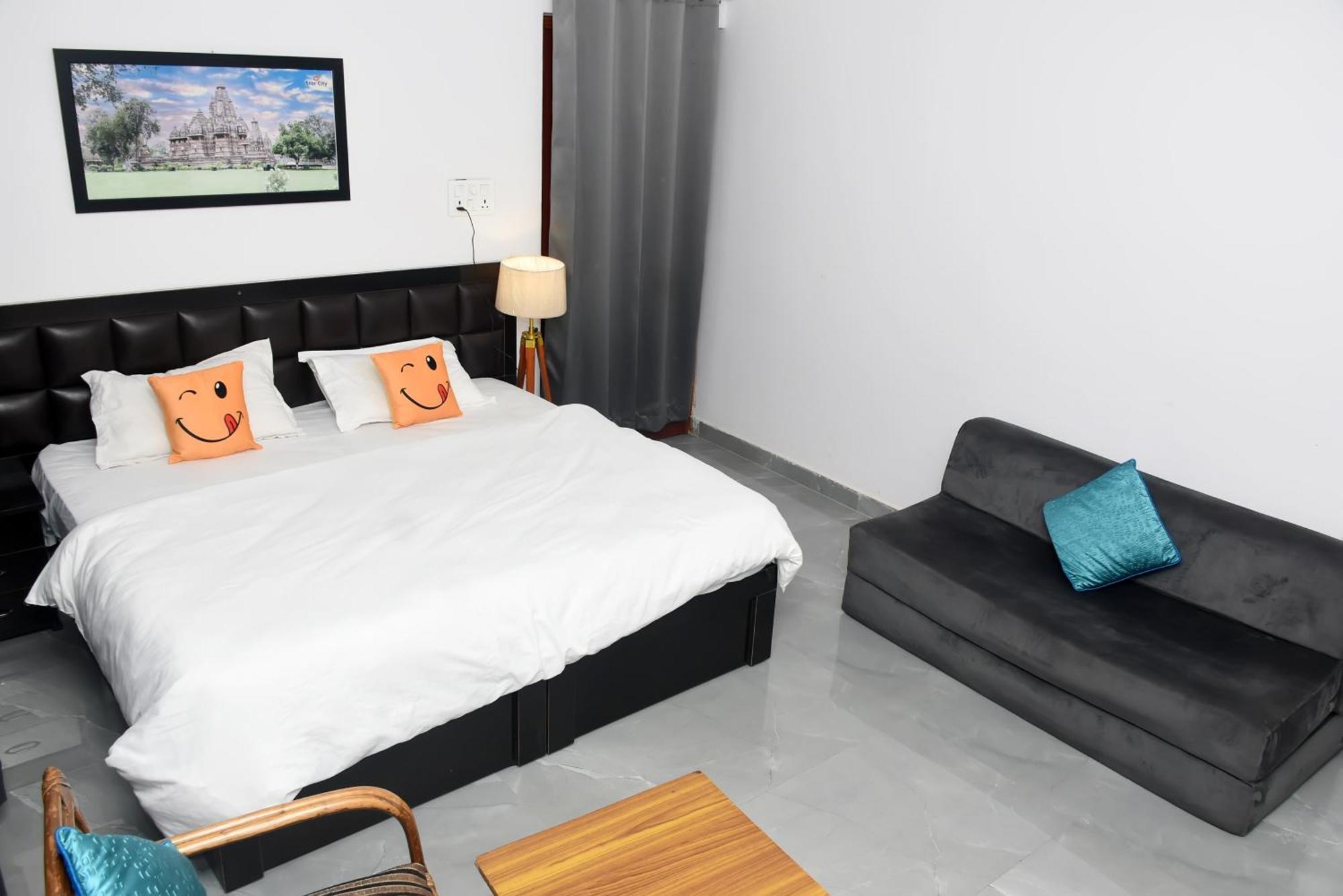 Khajuraho Glory Homestay Esterno foto