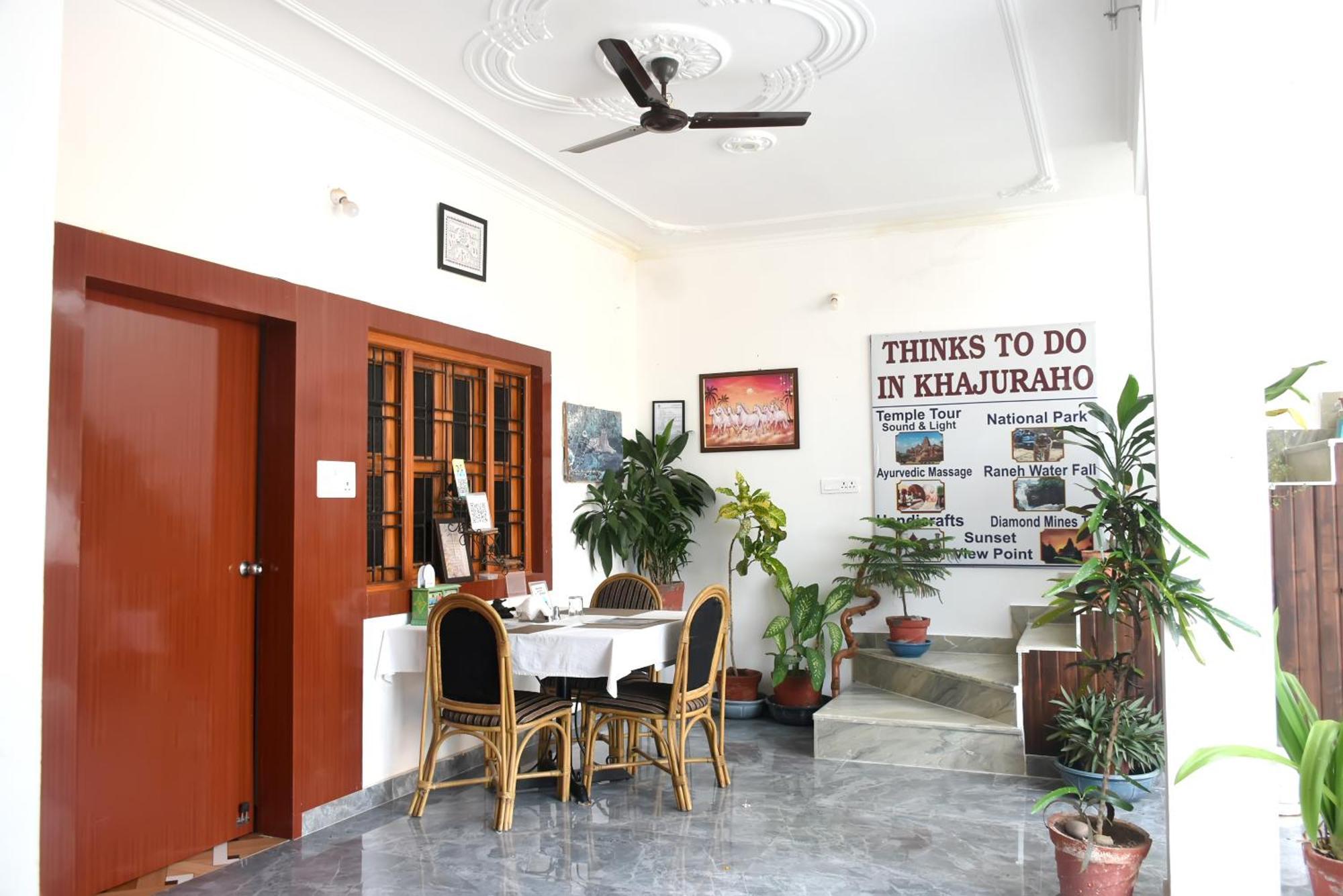 Khajuraho Glory Homestay Esterno foto